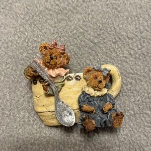 Boyds bear pen. Prissy & Missy, teacup and spoon